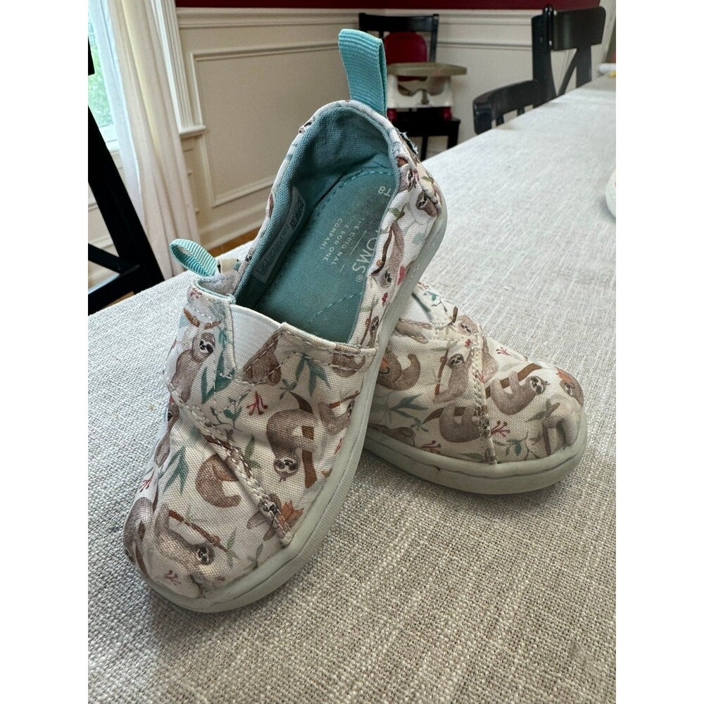 Toms toddler size 8 sloth print